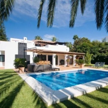Почему люди так активно покупают недвижимость в Испании?