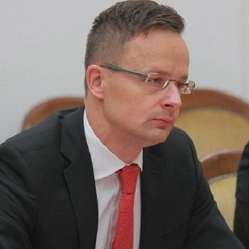 Паспортный скандал: министр иностранных дел Венгрии попал в базу «Миротворца»