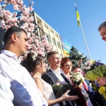 Рвало на родину: Как президент Порошенко вернулся в Болград