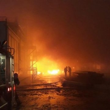 Масштабный ночной пожар в Одессе: горел маслоперерабатывающий завод