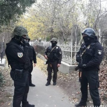 В Одессе на кладбище неизвестный зарезал преподавателя ВУЗа
