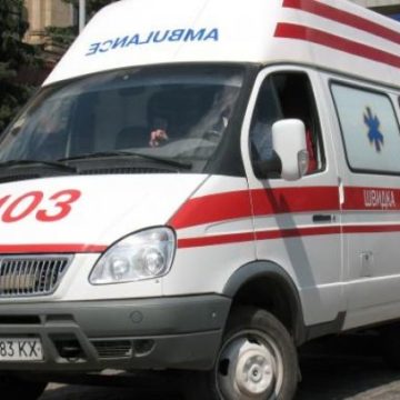 В Винницкой области ребенок попал в больницу из-за леденца на палочке