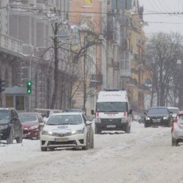 В Киеве из-за метели ограничат движение некоторых видов транспорта: детали