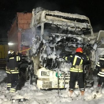 В Николаеве водитель грузовика сгорел заживо в кабине