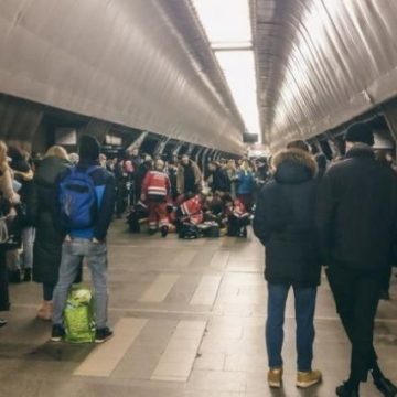 Резко перестала дышать: в Киеве в метро умерла девятилетняя девочка