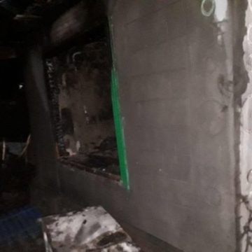 Под Запорожьем в доме заживо сгорели мужчина и дети: мать совершила суицид