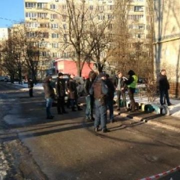 В Киеве около подъезда нашли труп мужчины с ранением в сердце