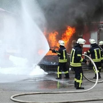 Не дождались пожарных: под Запорожьем люди вынесли пенсионеров из пожара