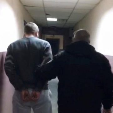 В Одессе на остановке пьяный мужчина избил до полусмерти прохожего