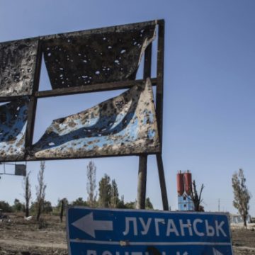 Боевики на Донбассе ранили гражданского