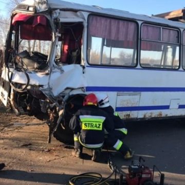 В Черниговской области автобус с пассажирами врезался в грузовик