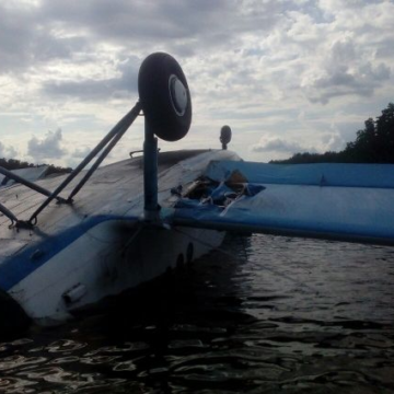 В Киеве самолет АН-2 совершил экстренную посадку на воду