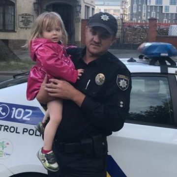 В магазине Львова нашли двухлетнюю девочку без родителей