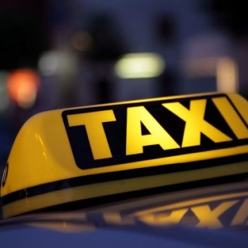 В Ровно водитель такси жестоко избила клиентку