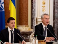 Зеленский в Мюнхене обсудил с генсекретарем НАТО предоставление Украине статуса партнера с расширенными возможностями
