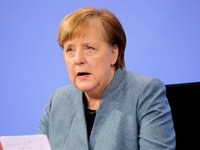 Меркель сказала Путину, что власти Беларуси используют мигрантов как «гибридное оружие» против ЕС