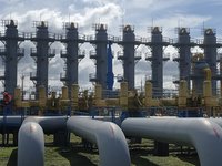 Поставки російського газу через Україну 1 травня зростуть майже на 40%