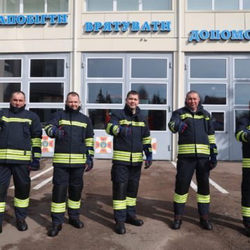 Канадсько-українська фундація передала спеціальні захисні костюми для українських пожежників і працівників ДСНС
