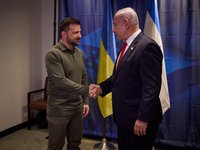 Перед зустріччю Зеленського з Нетаньягу було виявлено мережу інтернет-ботів, що розганяє наклеп проти України, — посольство